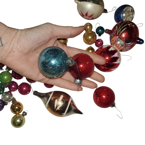 Assorted Vintage Glass Christmas Ornaments - Picture 6 of 10
